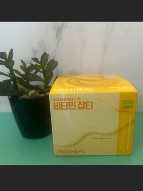 Mediheal Vitamin Brightening Ampoule + Powder Mask - Yellow